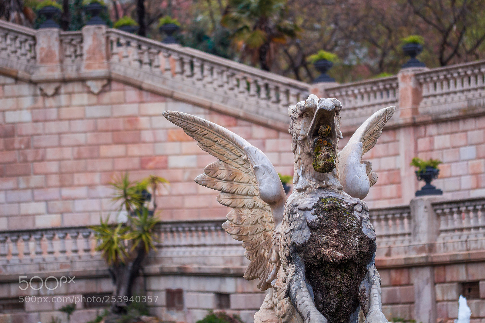 Canon EOS 650D (EOS Rebel T4i / EOS Kiss X6i) sample photo. A statue in barcelona photography