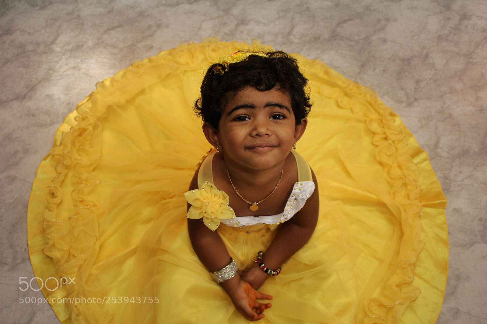 Canon EOS 1200D (EOS Rebel T5 / EOS Kiss X70 / EOS Hi) sample photo. The princess in yellow photography