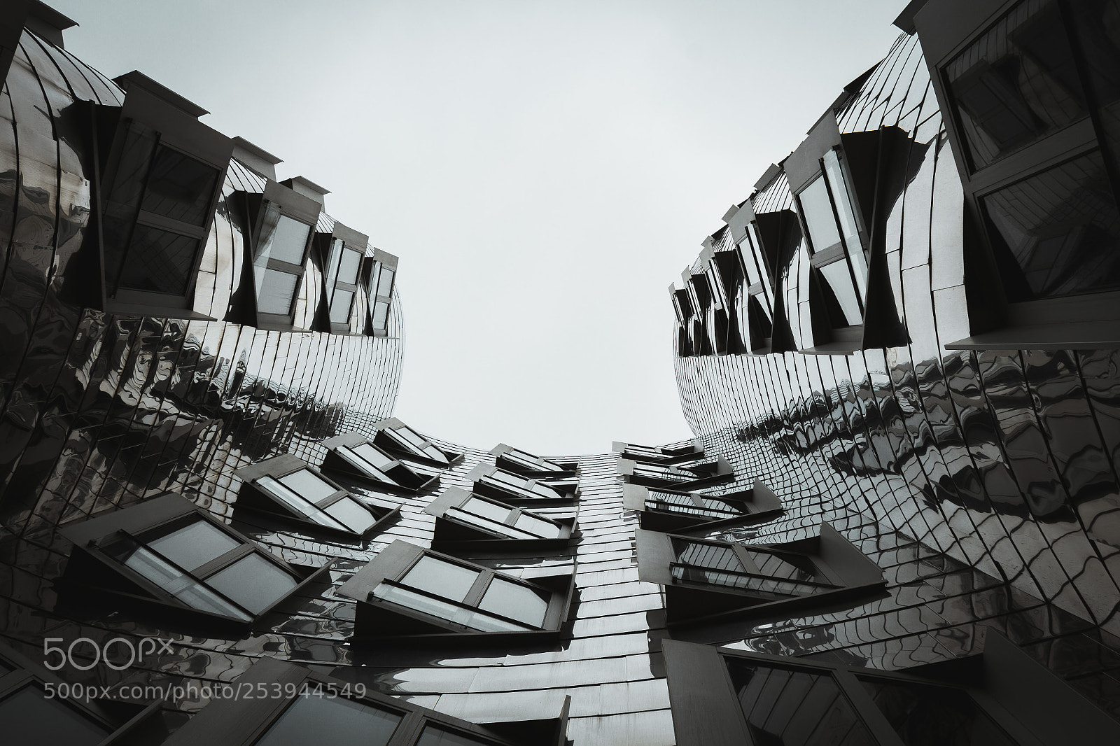 Canon EOS 600D (Rebel EOS T3i / EOS Kiss X5) sample photo. • gehry building dÜsseldorf photography