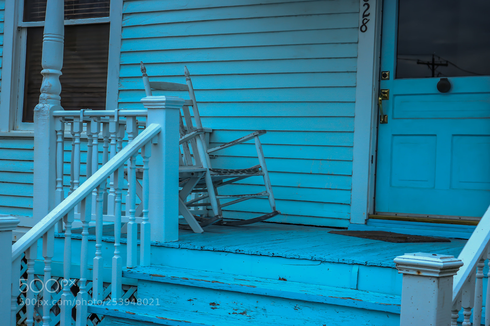Canon EOS 750D (EOS Rebel T6i / EOS Kiss X8i) sample photo. Lonely porch photography