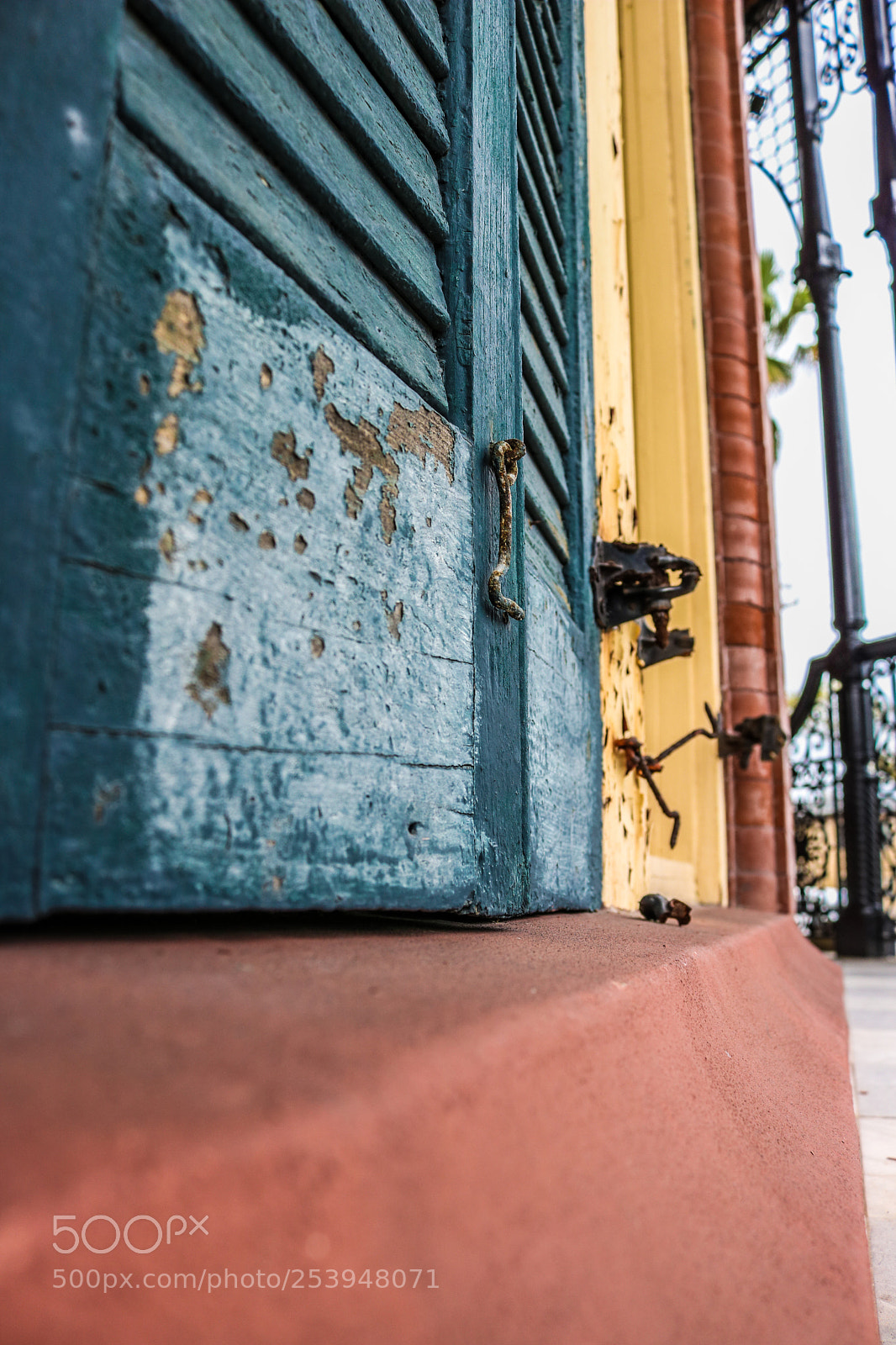 Canon EOS 750D (EOS Rebel T6i / EOS Kiss X8i) sample photo. Weathered shutters photography