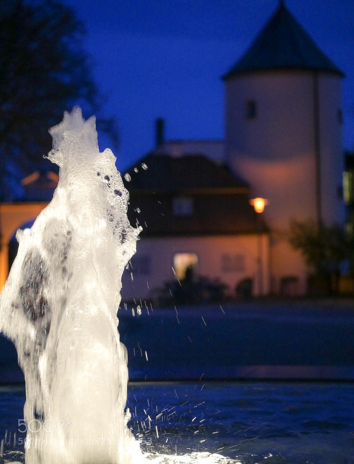 Panasonic DMC-G70 sample photo. Fountain at nights photography