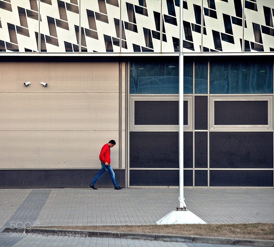 Canon EOS 5D Mark II sample photo. Man in red photography