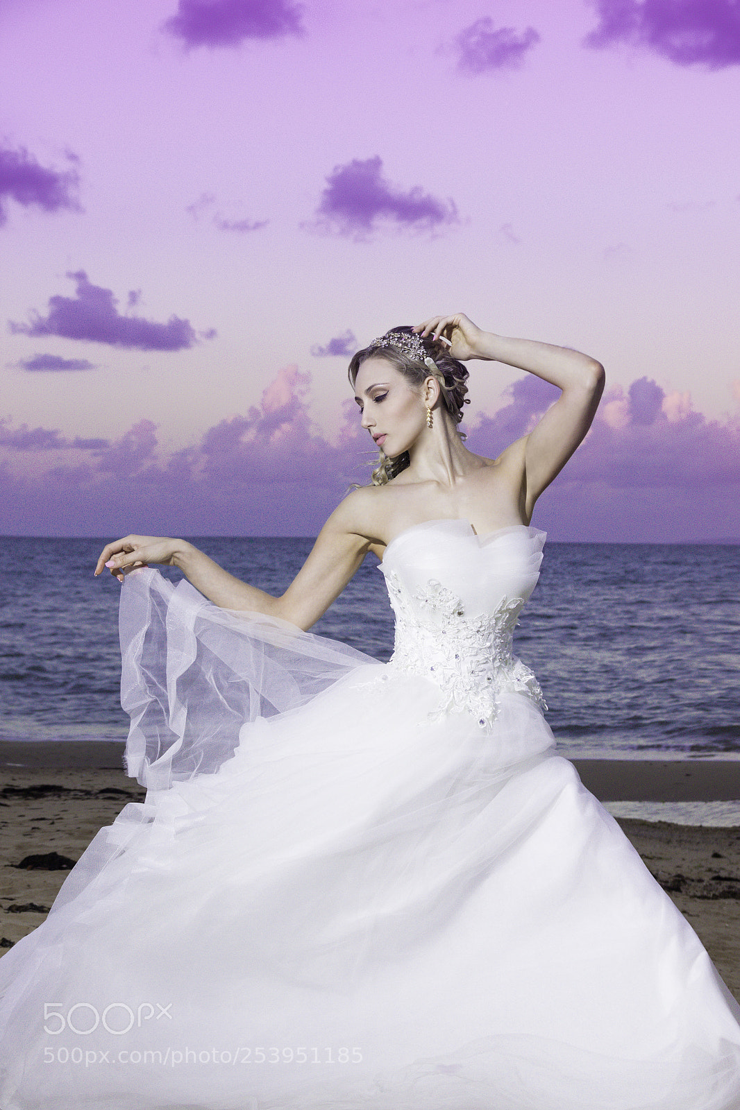 Canon EOS 600D (Rebel EOS T3i / EOS Kiss X5) sample photo. Bride on the beach photography