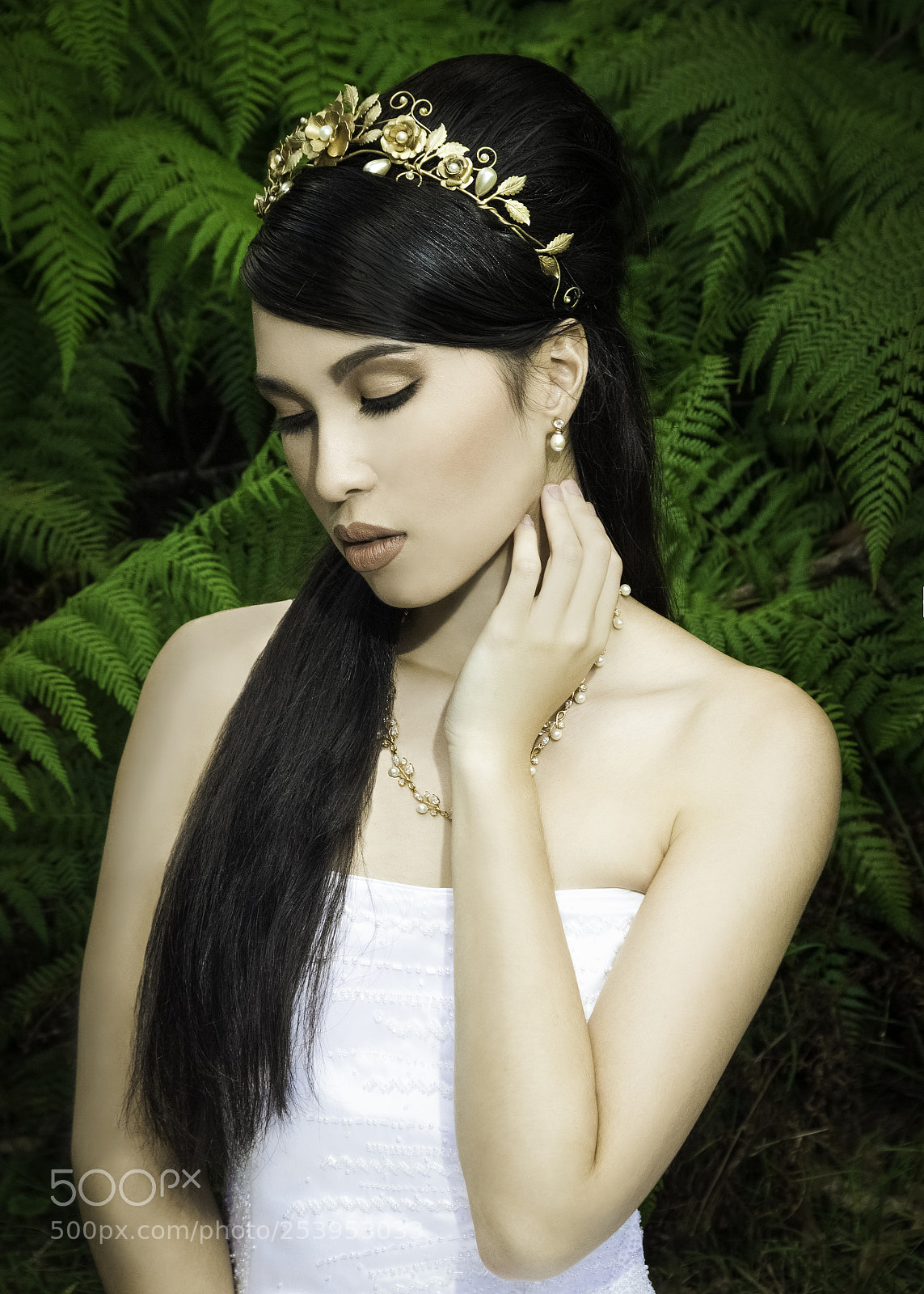 Canon EOS 600D (Rebel EOS T3i / EOS Kiss X5) sample photo. Amongst the ferns photography