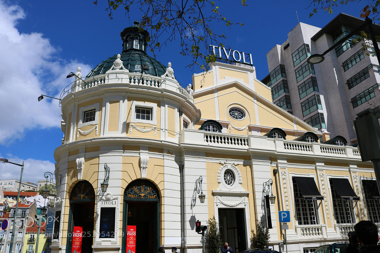 Canon EOS 750D (EOS Rebel T6i / EOS Kiss X8i) sample photo. Tivoli photography