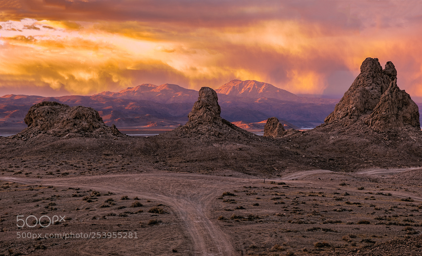 Canon EOS-1D X Mark II sample photo. Trona pinnacles photography