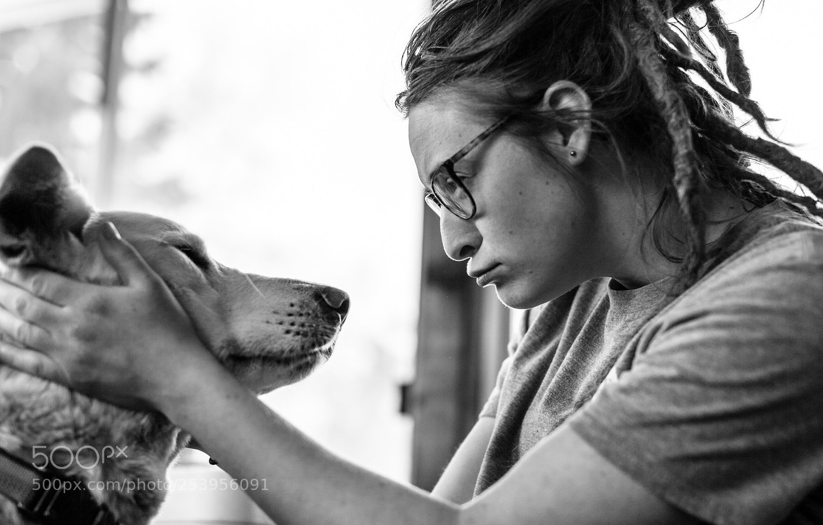 Canon EOS 5D Mark II sample photo. Label and reb photography