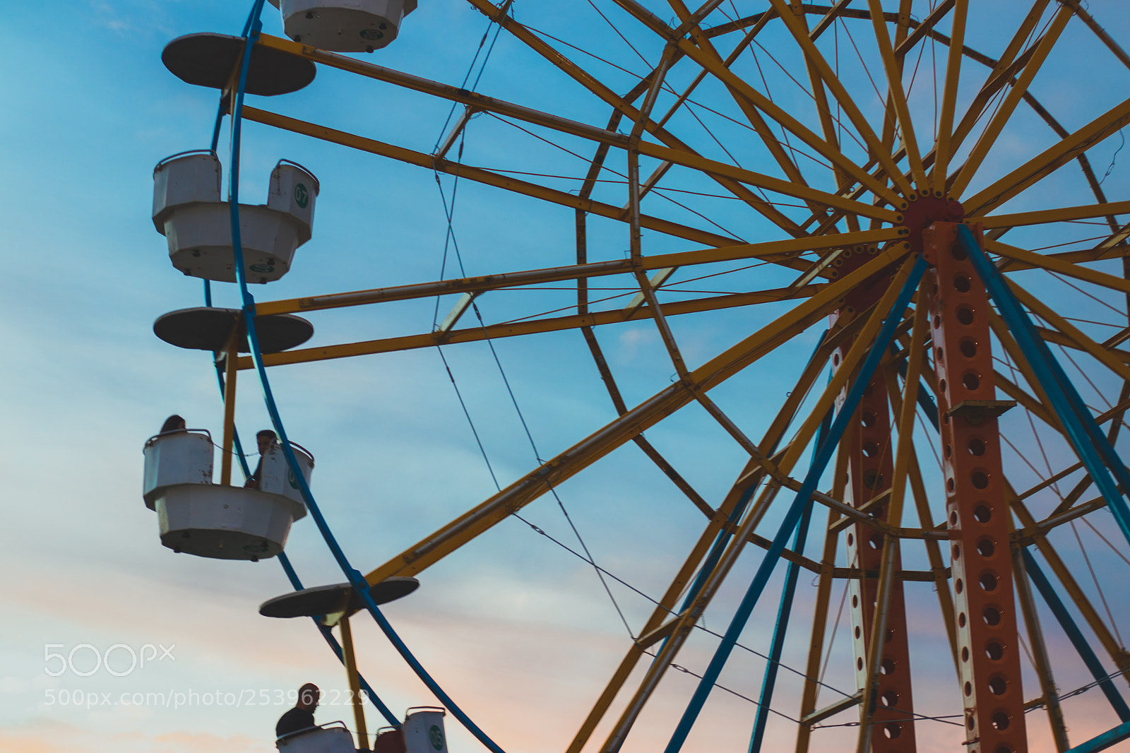 Canon EOS 800D (EOS Rebel T7i / EOS Kiss X9i) sample photo. Ferris wheel photography