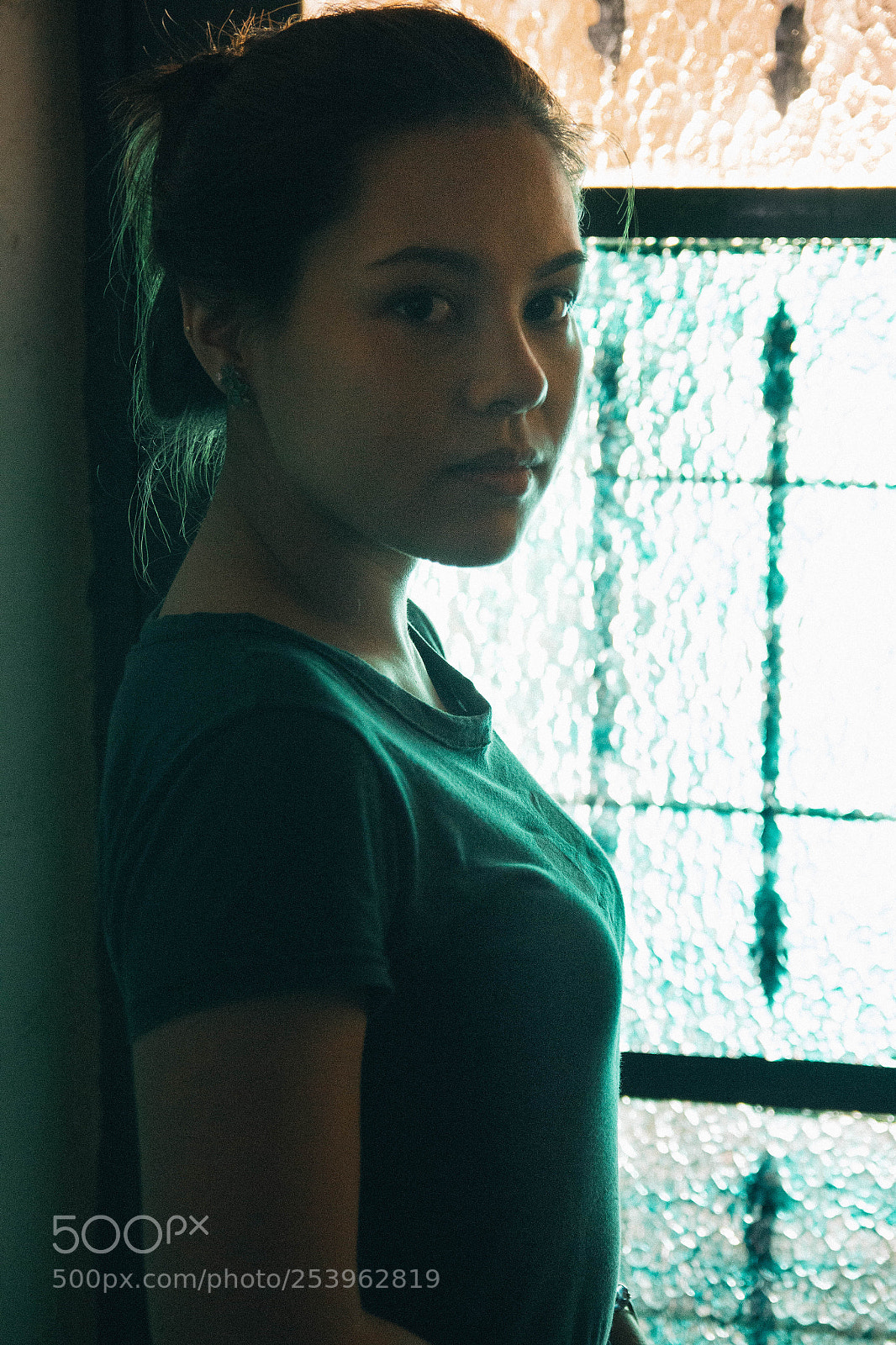 Canon EOS 700D (EOS Rebel T5i / EOS Kiss X7i) sample photo. Through the glass photography
