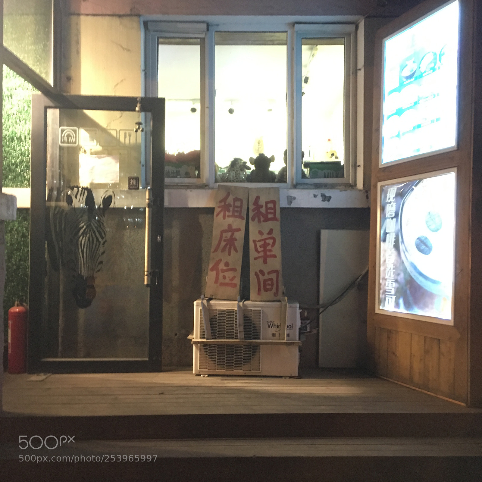 Apple iPhone SE sample photo. Cafe around photography