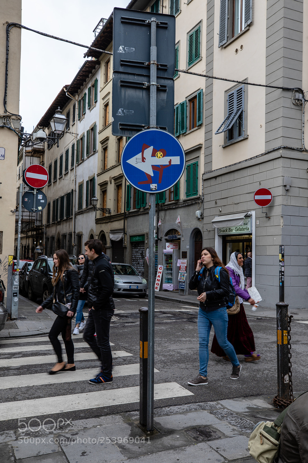 Canon EOS 5D Mark IV sample photo. Florence traffic sign art photography