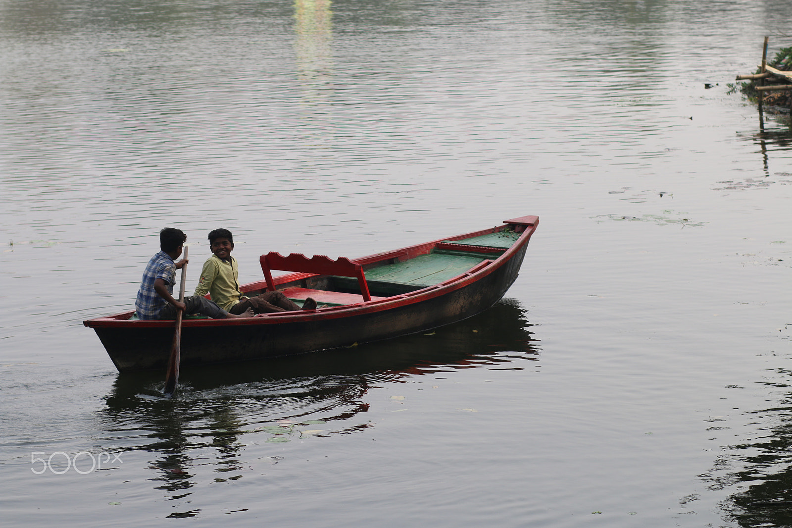 Canon EF 85mm F1.8 USM sample photo. Wood boat photography