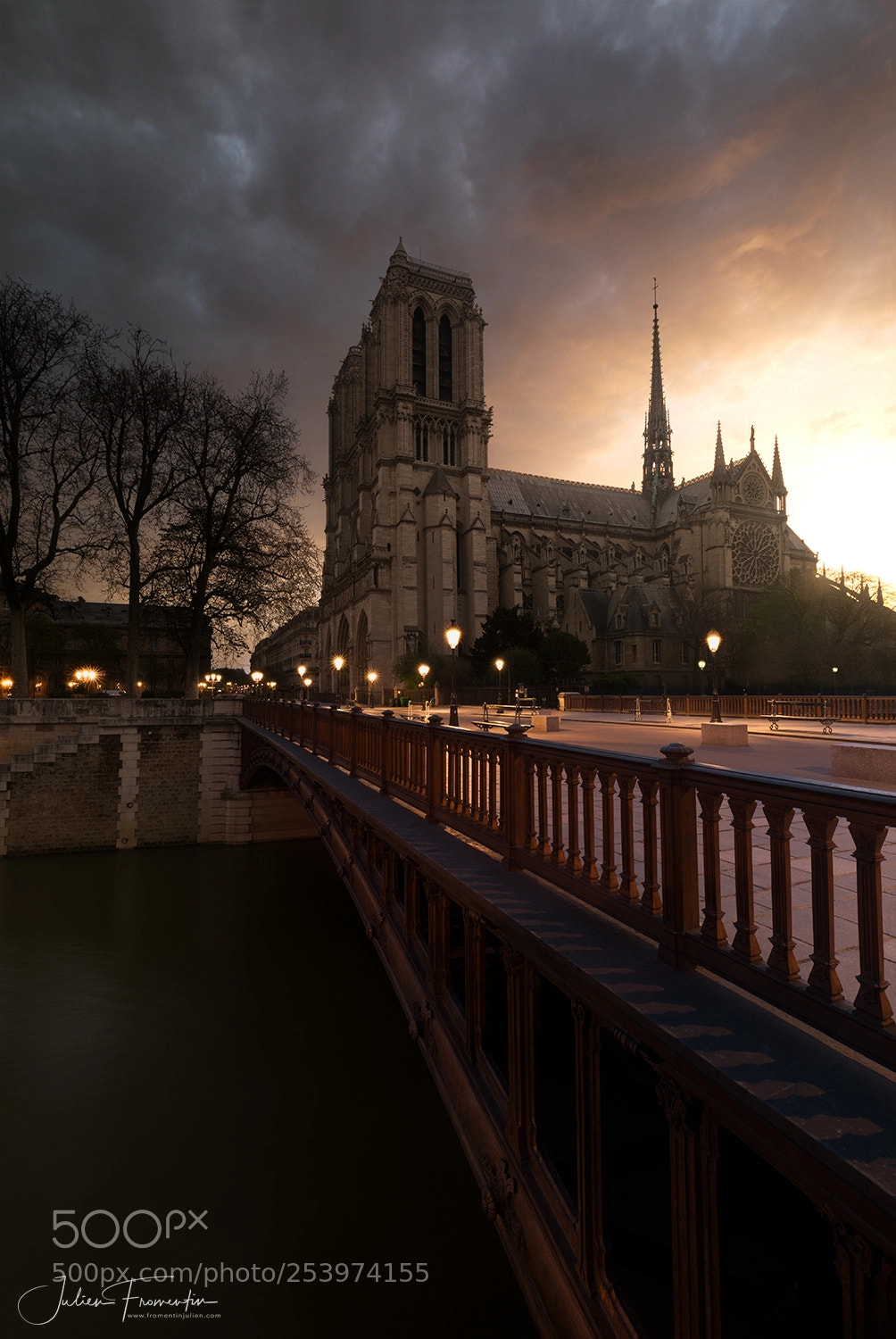 Canon EOS 5D Mark IV sample photo. Cath drale notre-dame pont photography