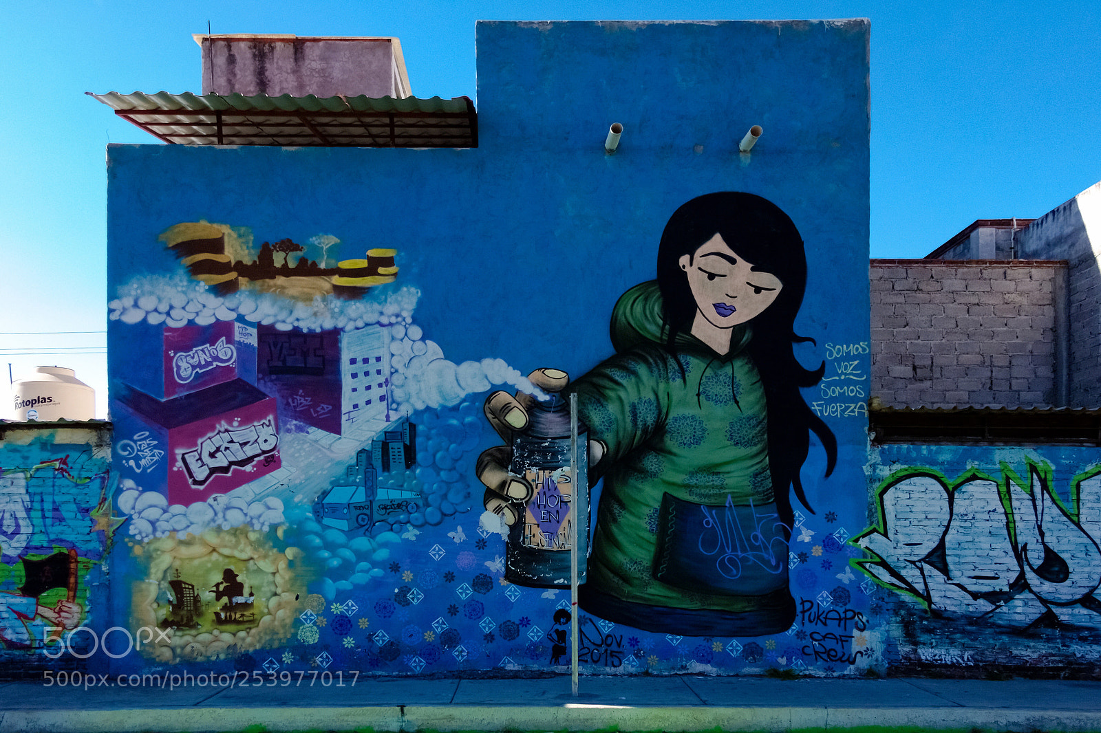 Sony DSC-RX100M5 sample photo. El barrio  photography