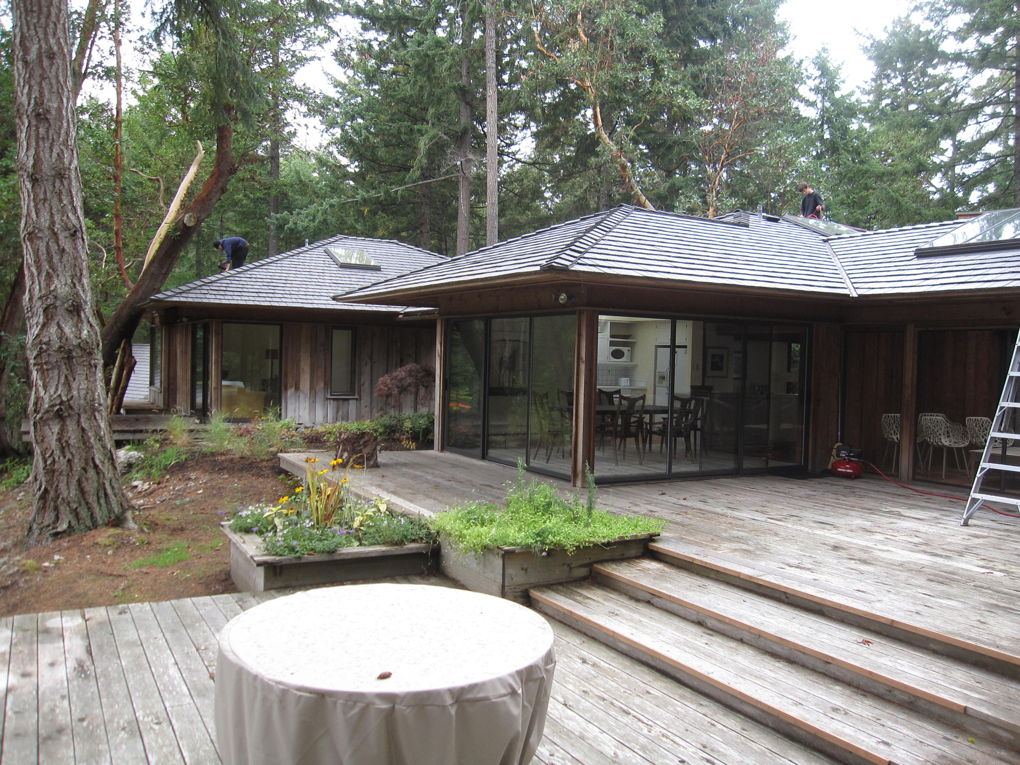 Canon PowerShot SD880 IS (Digital IXUS 870 IS / IXY Digital 920 IS) sample photo. Where to fix roof leakage and roof repair in vanco photography
