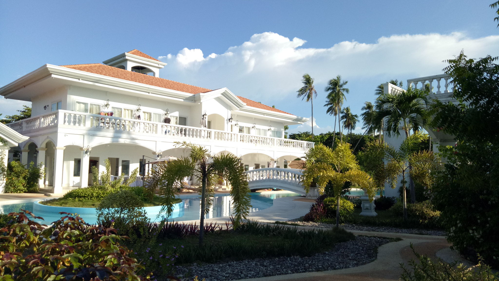OPPO A1601 sample photo. White house by the beach photography