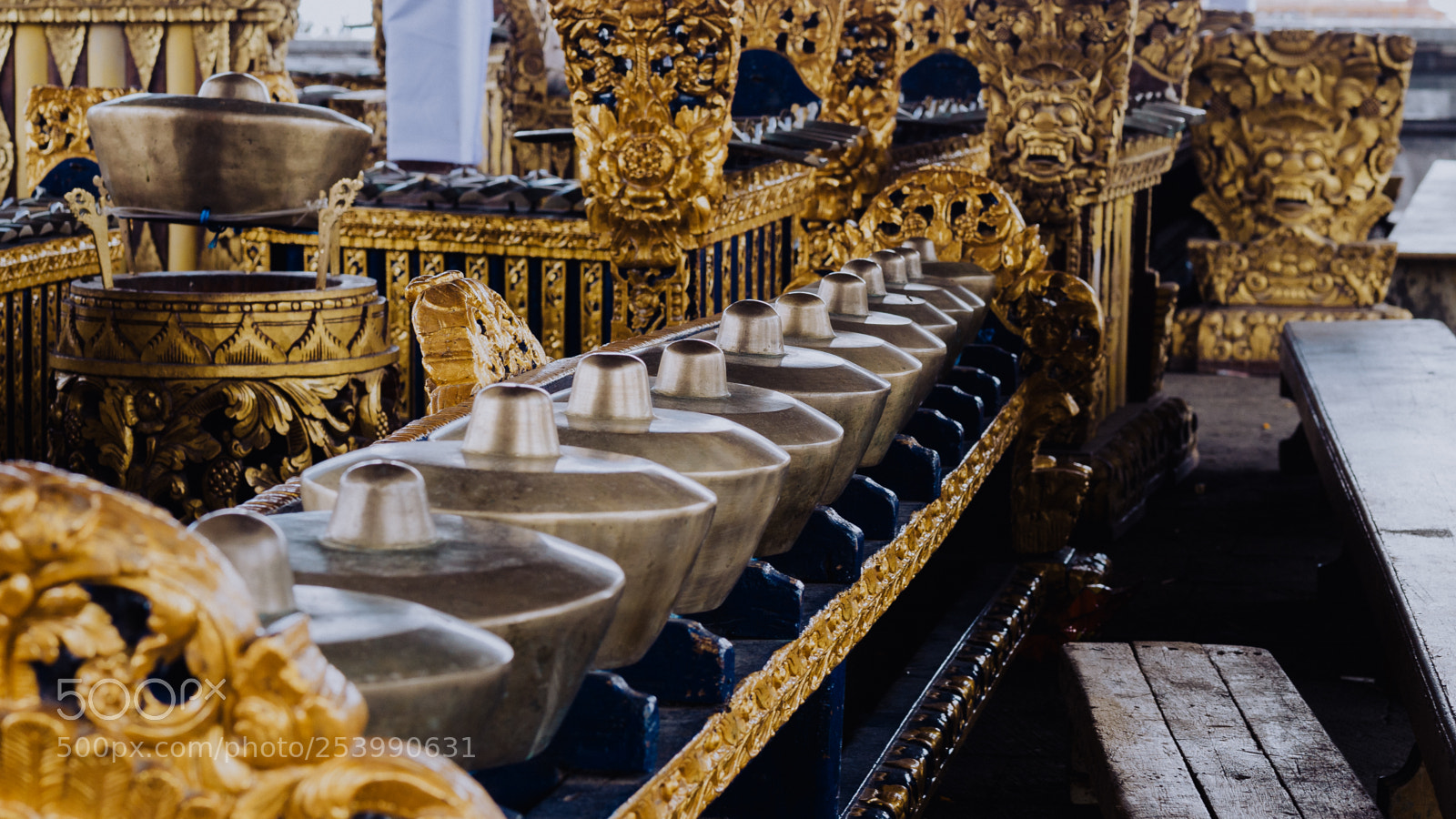 Panasonic DMC-G70 sample photo. Ceremony gongs in pura photography