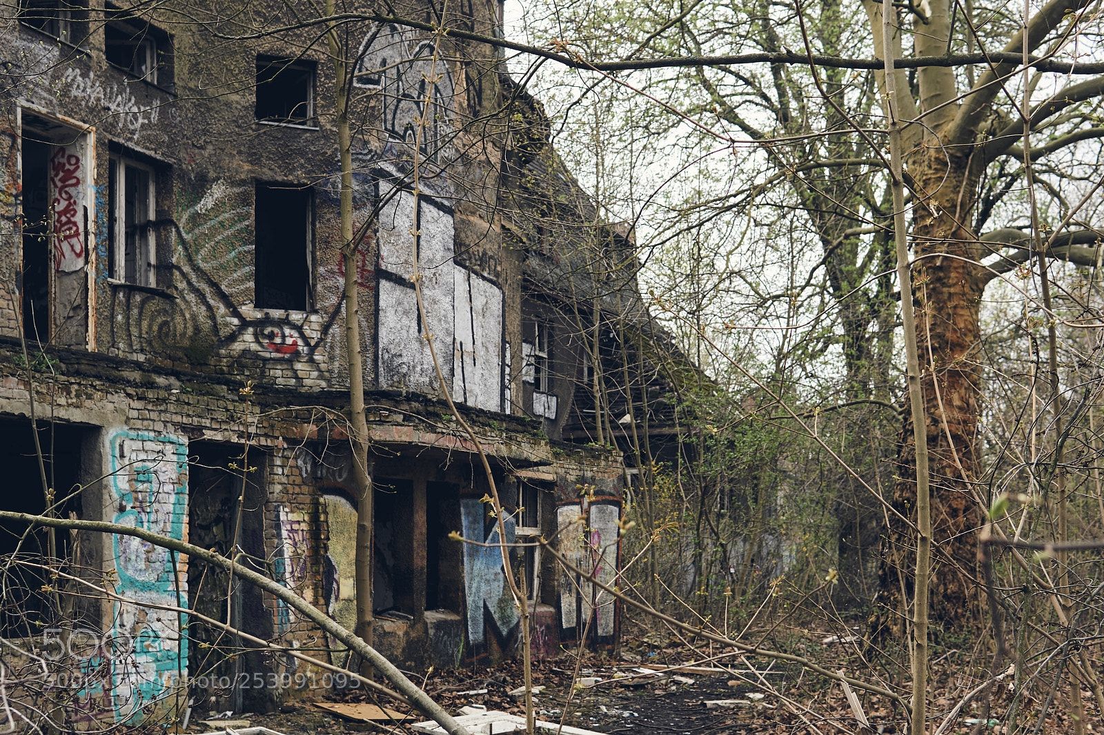 Sony a6000 sample photo. Abandoned children's hospital @ berlin photography