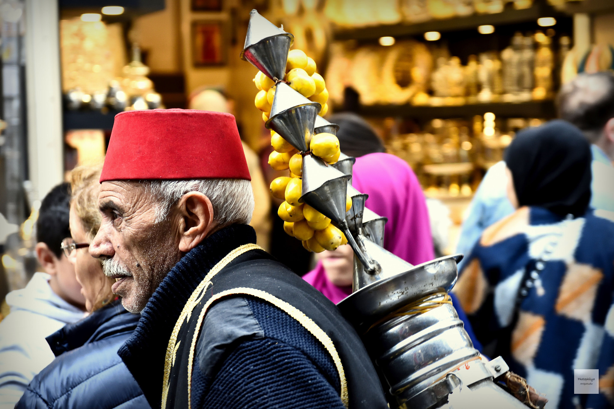 Sigma 17-70mm F2.8-4 DC Macro OS HSM | C sample photo. Streets of istanbul photography