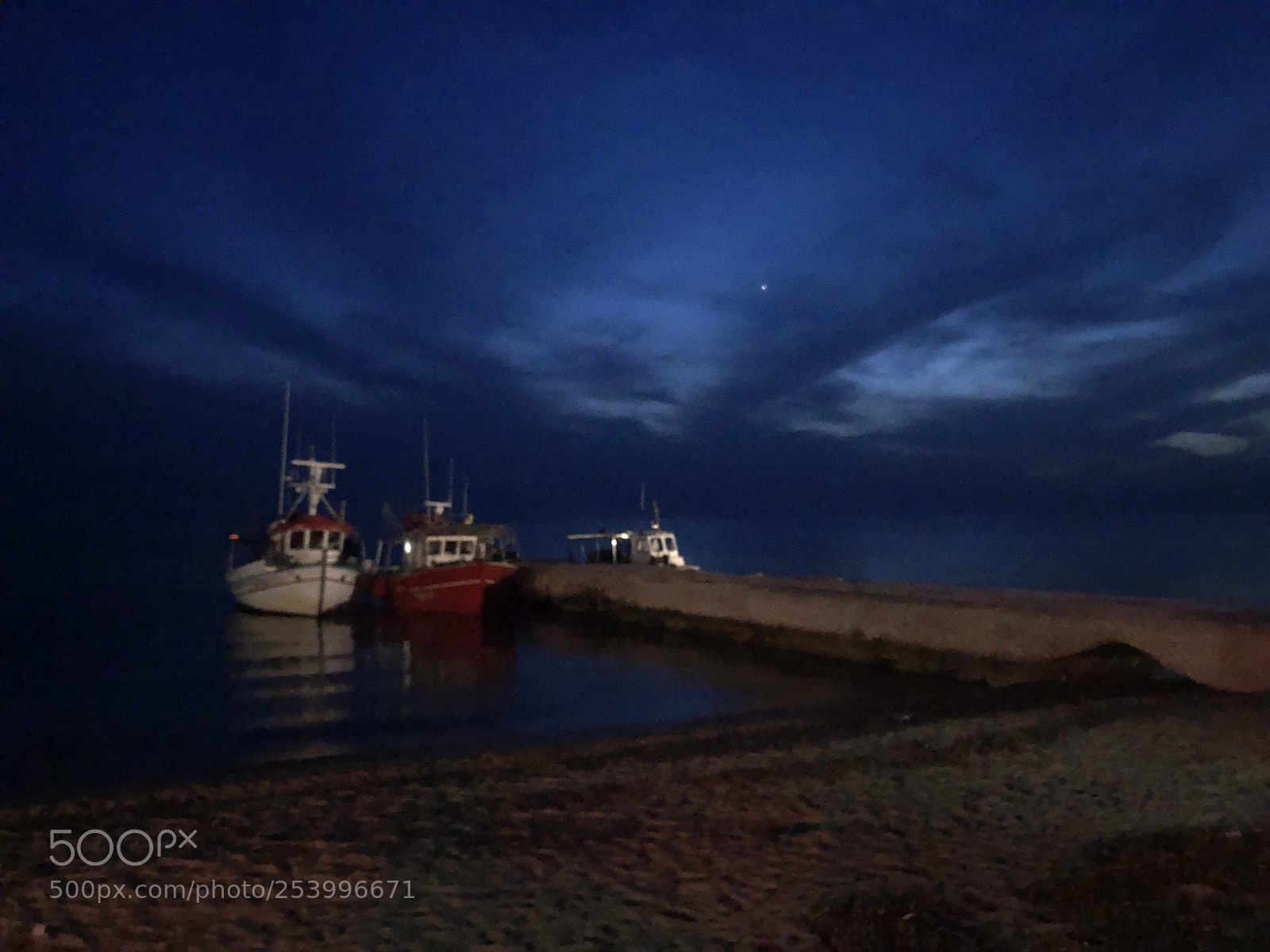 Apple iPhone 8 Plus sample photo. Silence by the sea photography