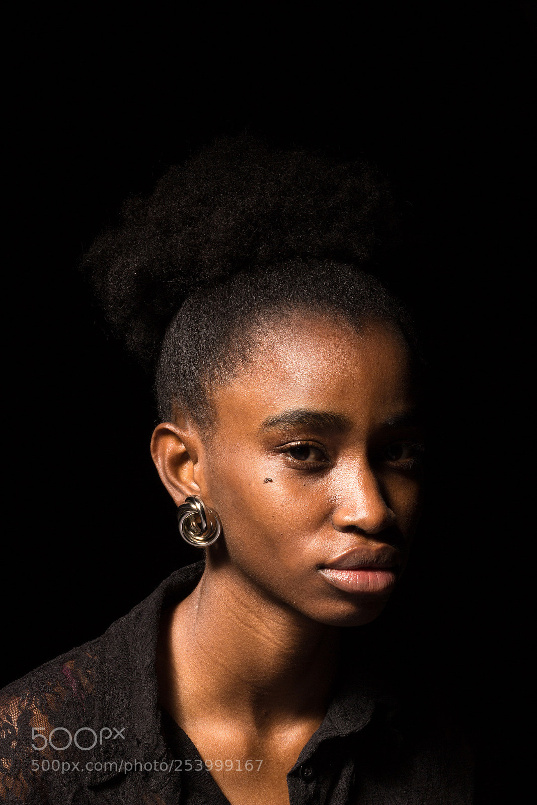 Canon EOS 600D (Rebel EOS T3i / EOS Kiss X5) sample photo. Black lady in black photography
