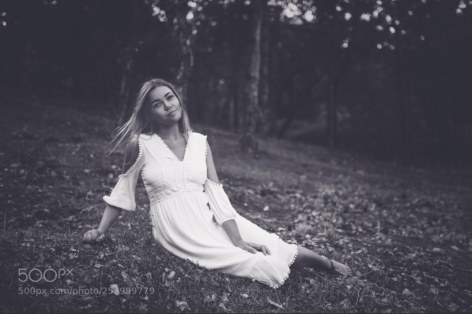 Canon EOS 5D Mark IV sample photo. Black and white portrait photography