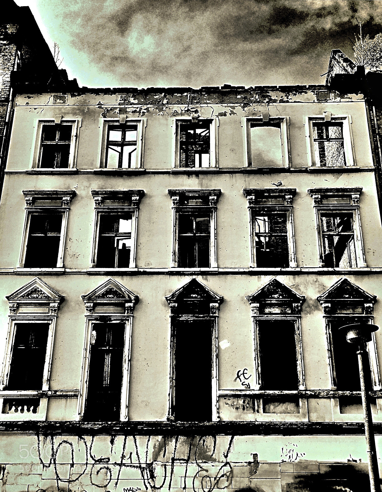 Apple iPhone 5s sample photo. Urban living  photography