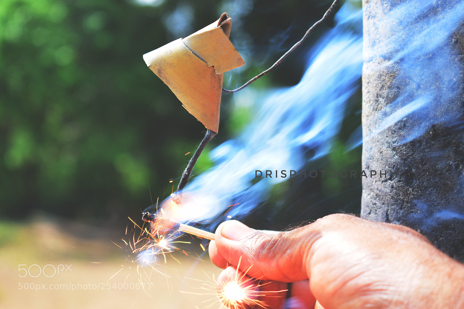 Nikon D5300 sample photo. Crackers on.. vishu is photography