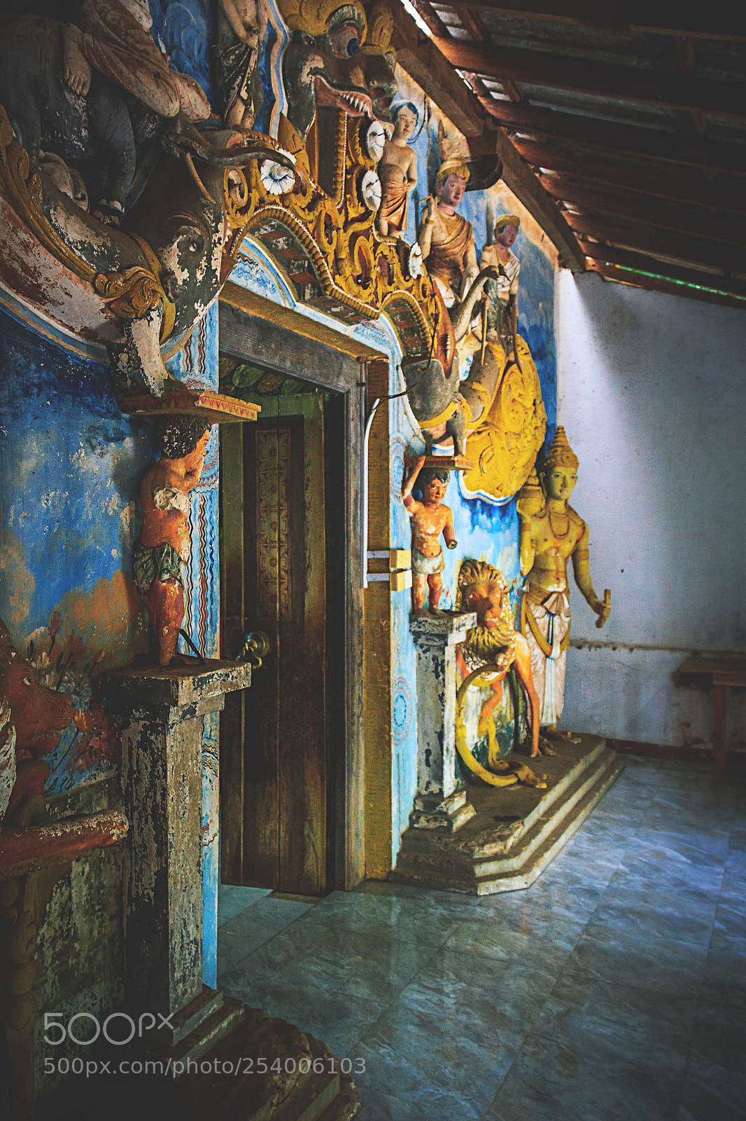 Canon EOS 600D (Rebel EOS T3i / EOS Kiss X5) sample photo. Makara thorana doorway #4 photography