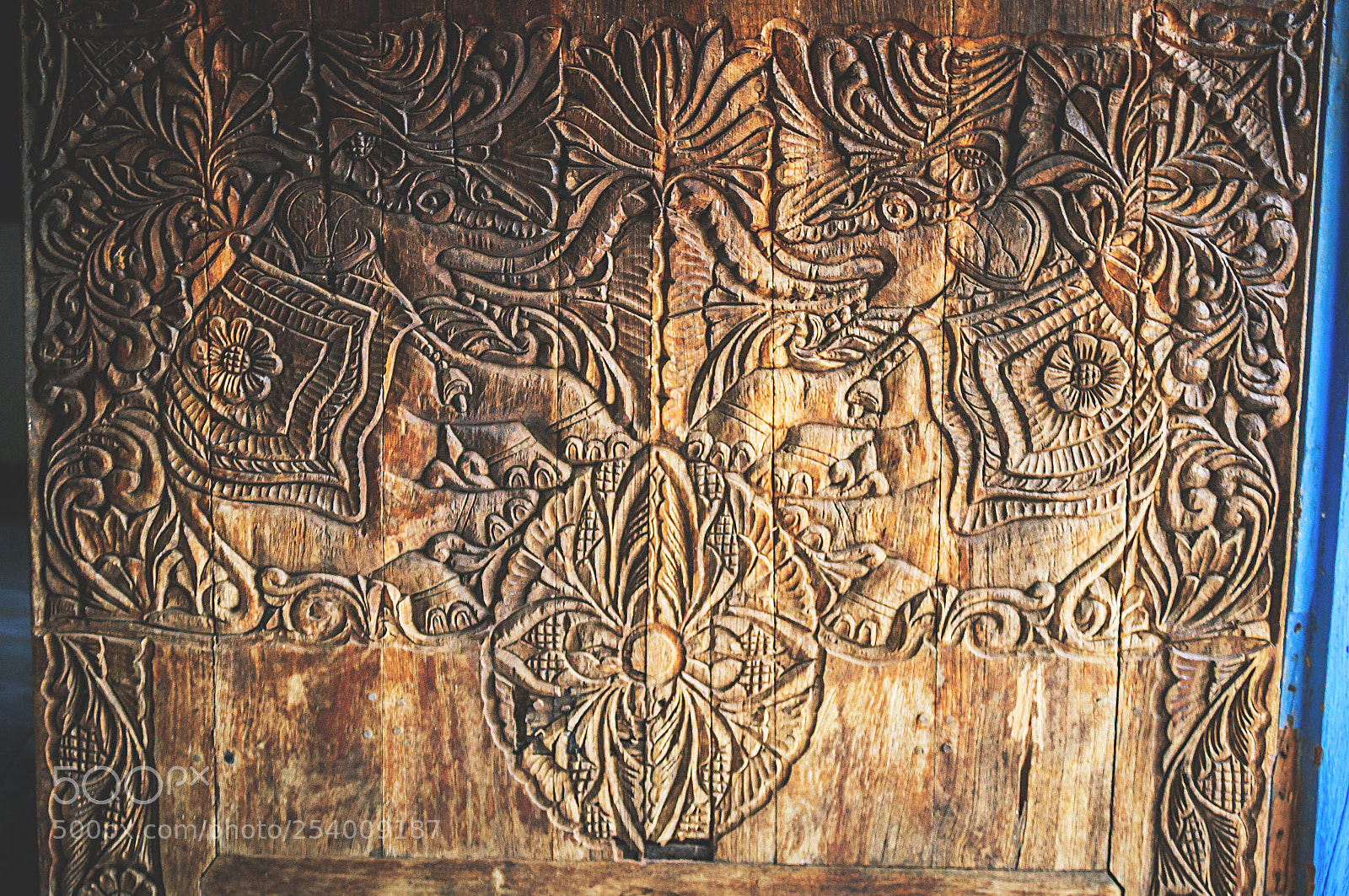 Canon EOS 600D (Rebel EOS T3i / EOS Kiss X5) sample photo. Carved wooden door, pidurangala photography