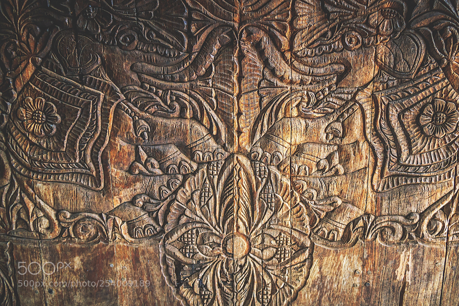 Canon EOS 600D (Rebel EOS T3i / EOS Kiss X5) sample photo. Carved wooden door, pidurangala photography