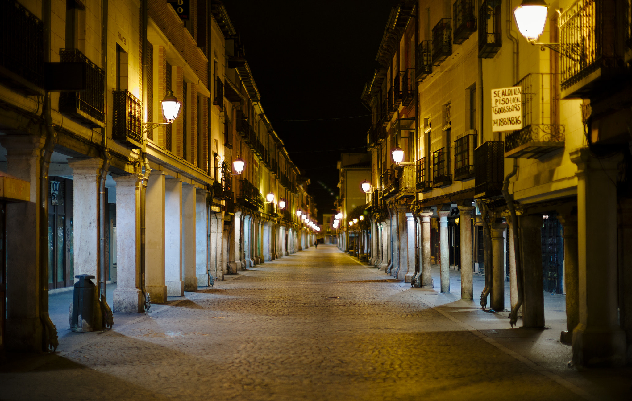 Leica M9 + Leica Noctilux-M 50mm F0.95 ASPH sample photo. La noche de calle mayor photography