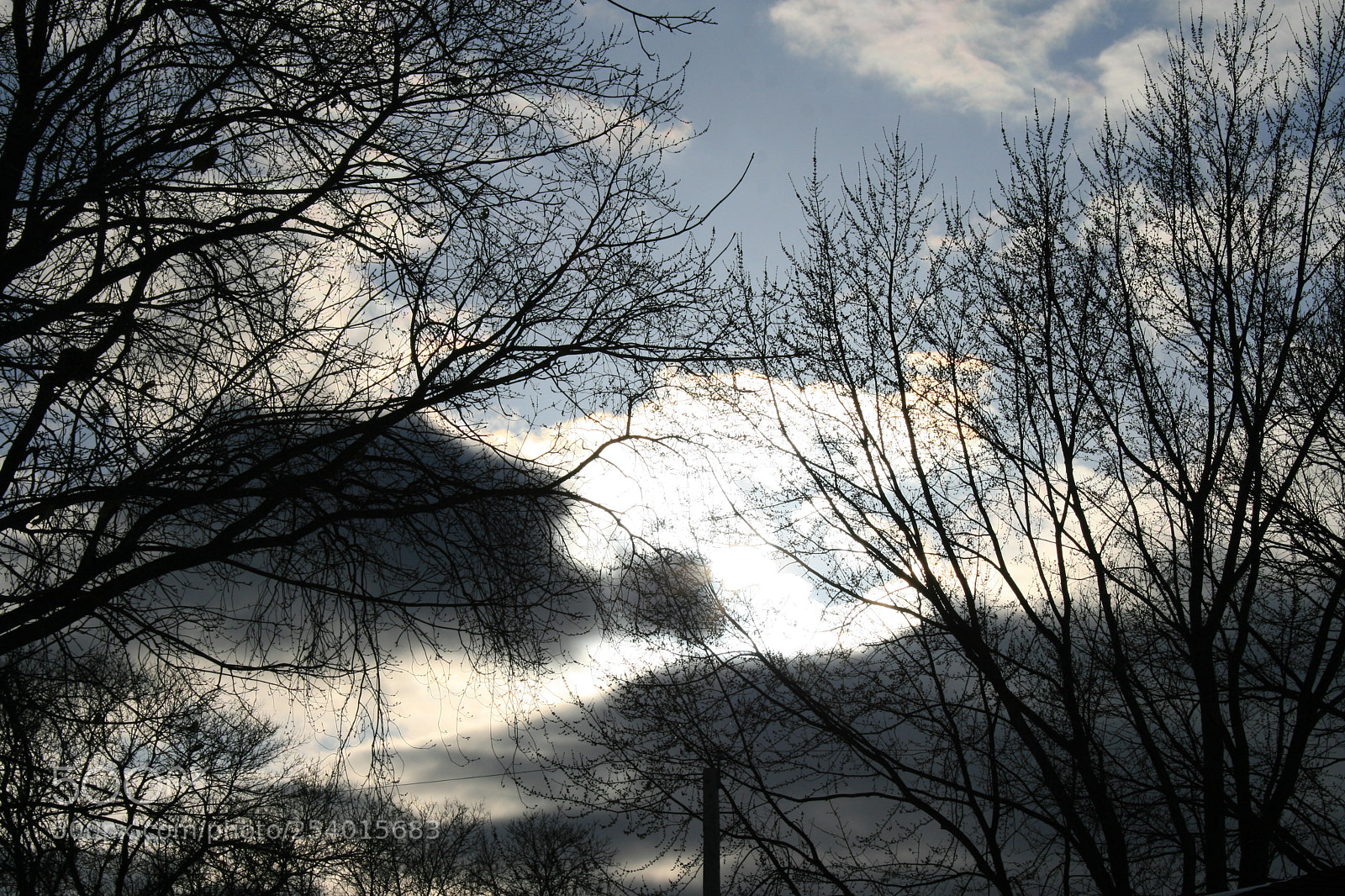 Canon EOS 400D (EOS Digital Rebel XTi / EOS Kiss Digital X) sample photo. Cloudy sun photography