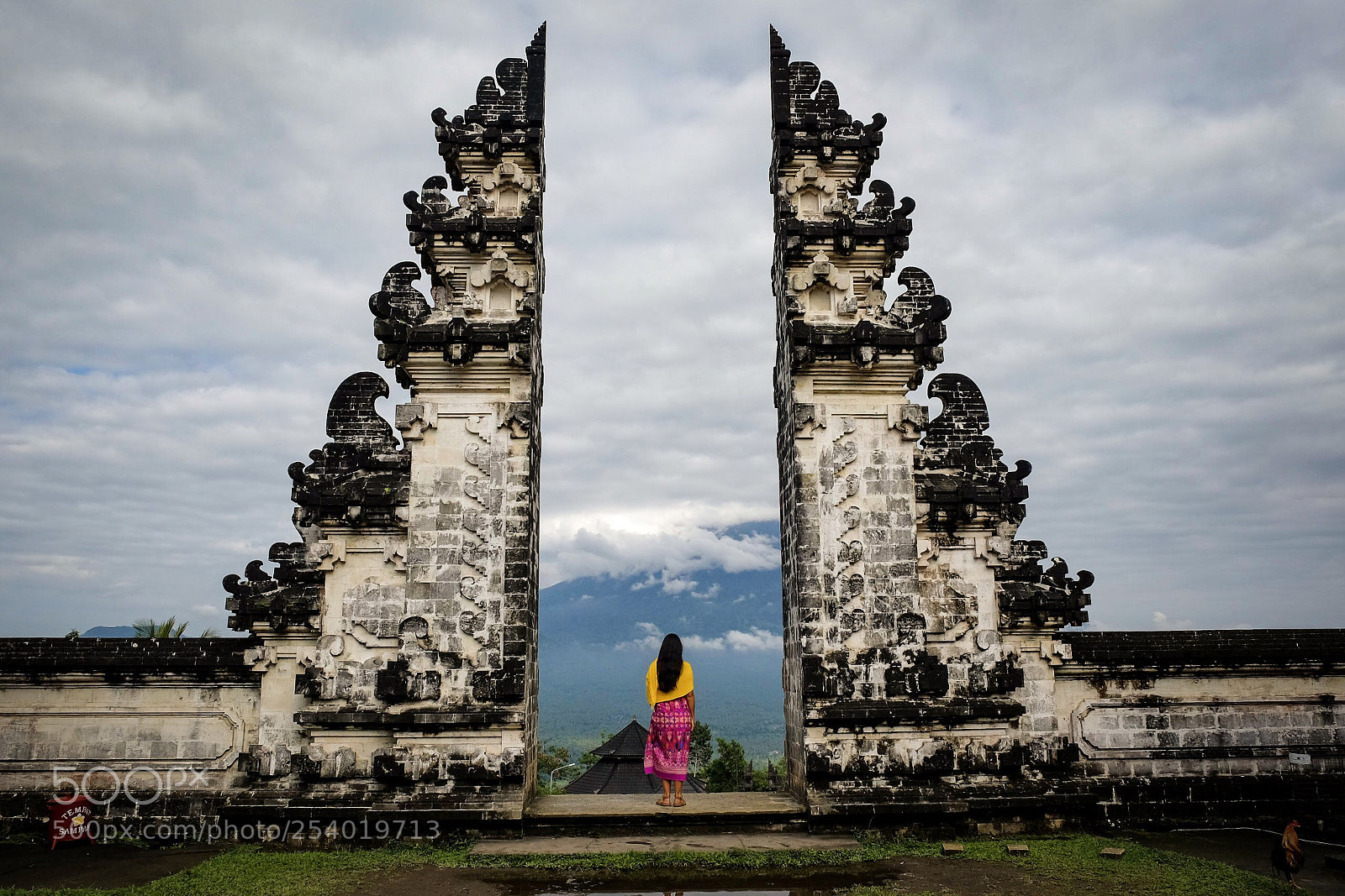 Fujifilm X-E2S sample photo. Pura lempuyang lehur photography