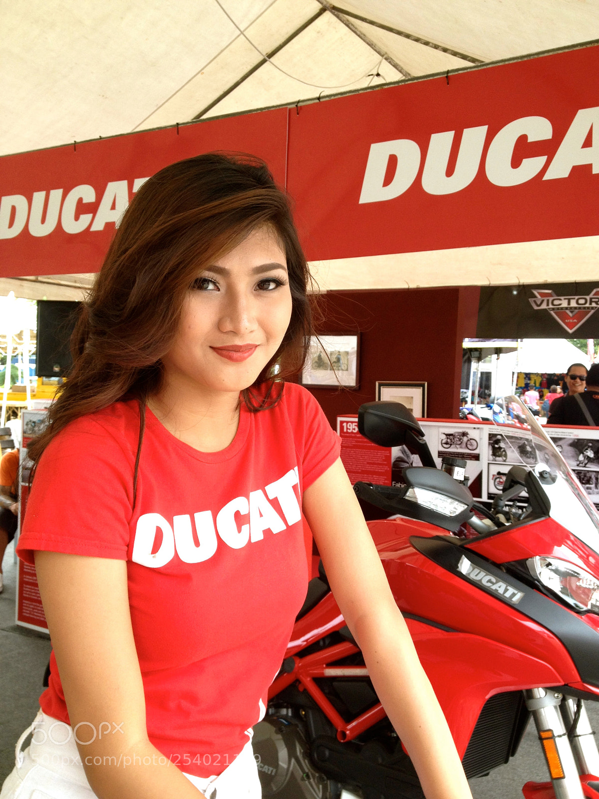 Apple iPhone 4S sample photo. Ducati babe photography
