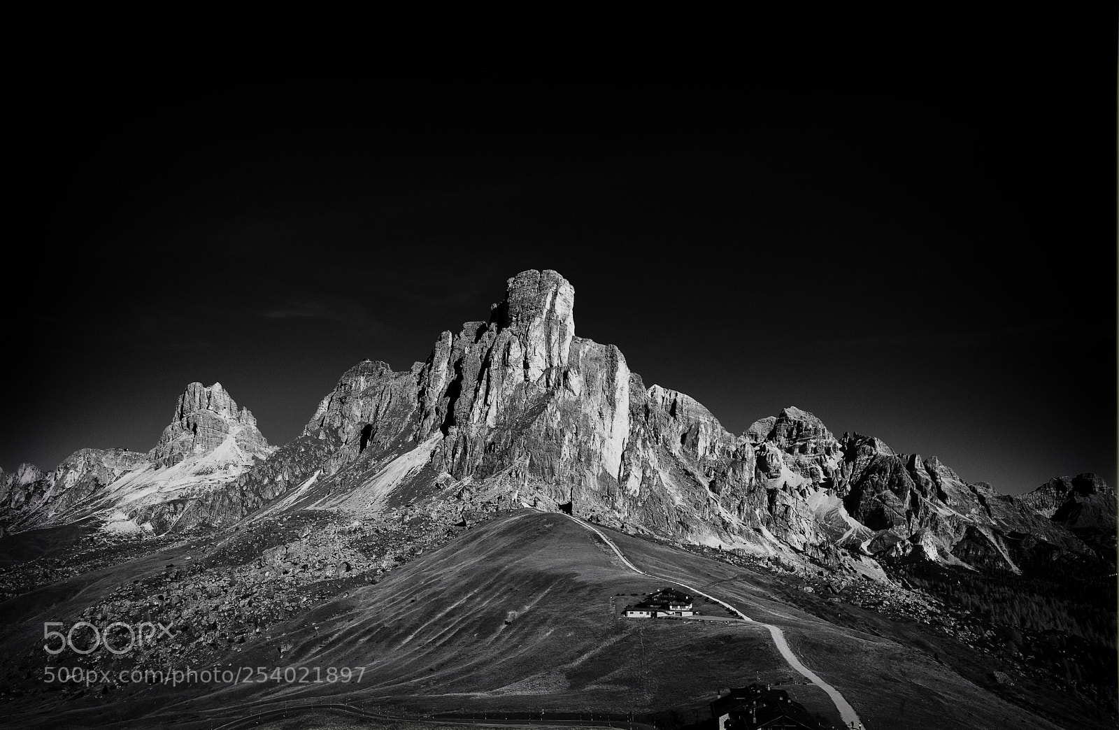 Canon EOS 5D Mark IV sample photo. Passo giau in b photography