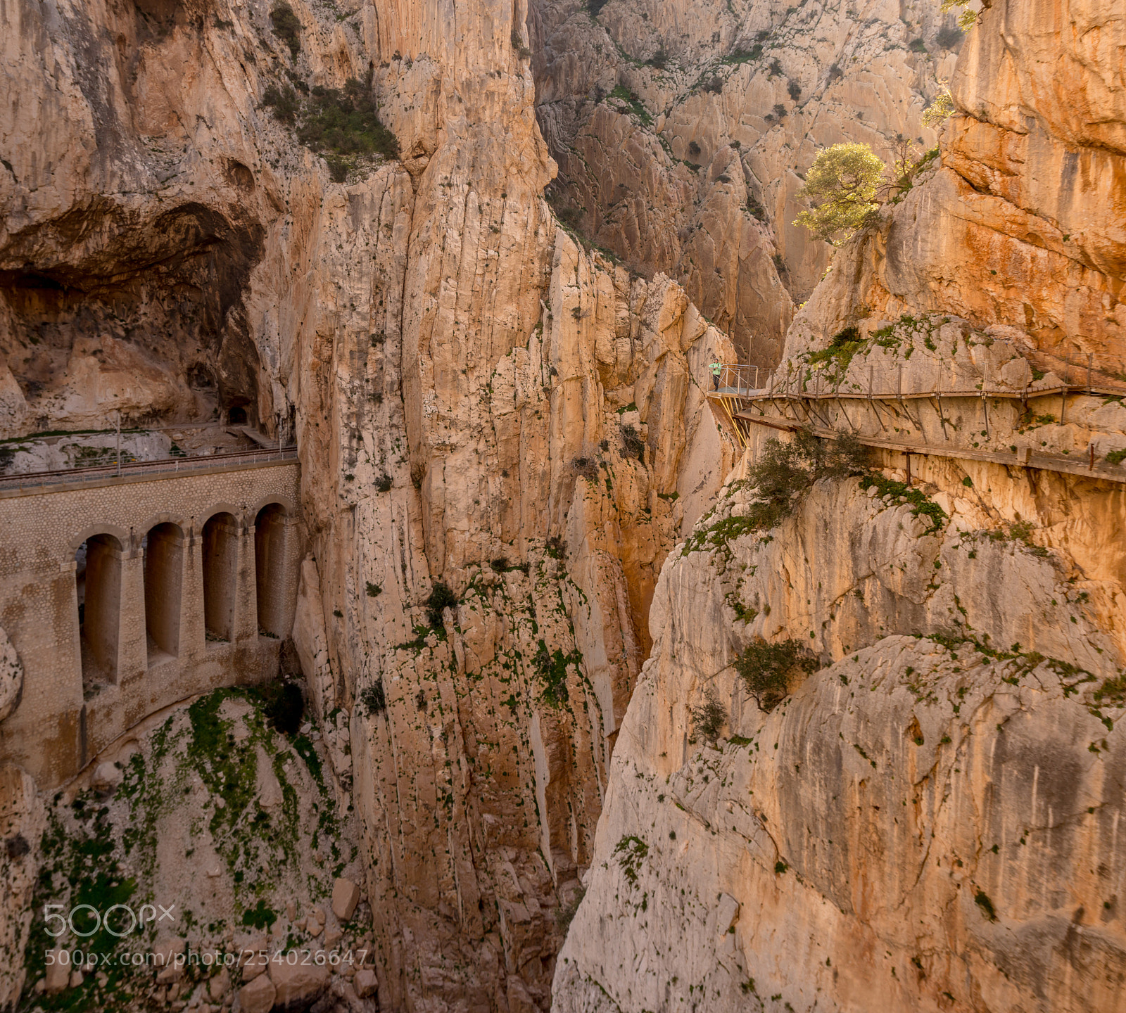 Canon EOS 77D (EOS 9000D / EOS 770D) sample photo. Caminito del rey photography