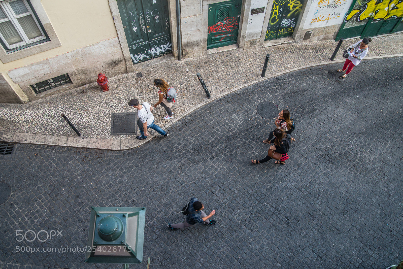 Nikon D800 sample photo. Bairro alto street life photography