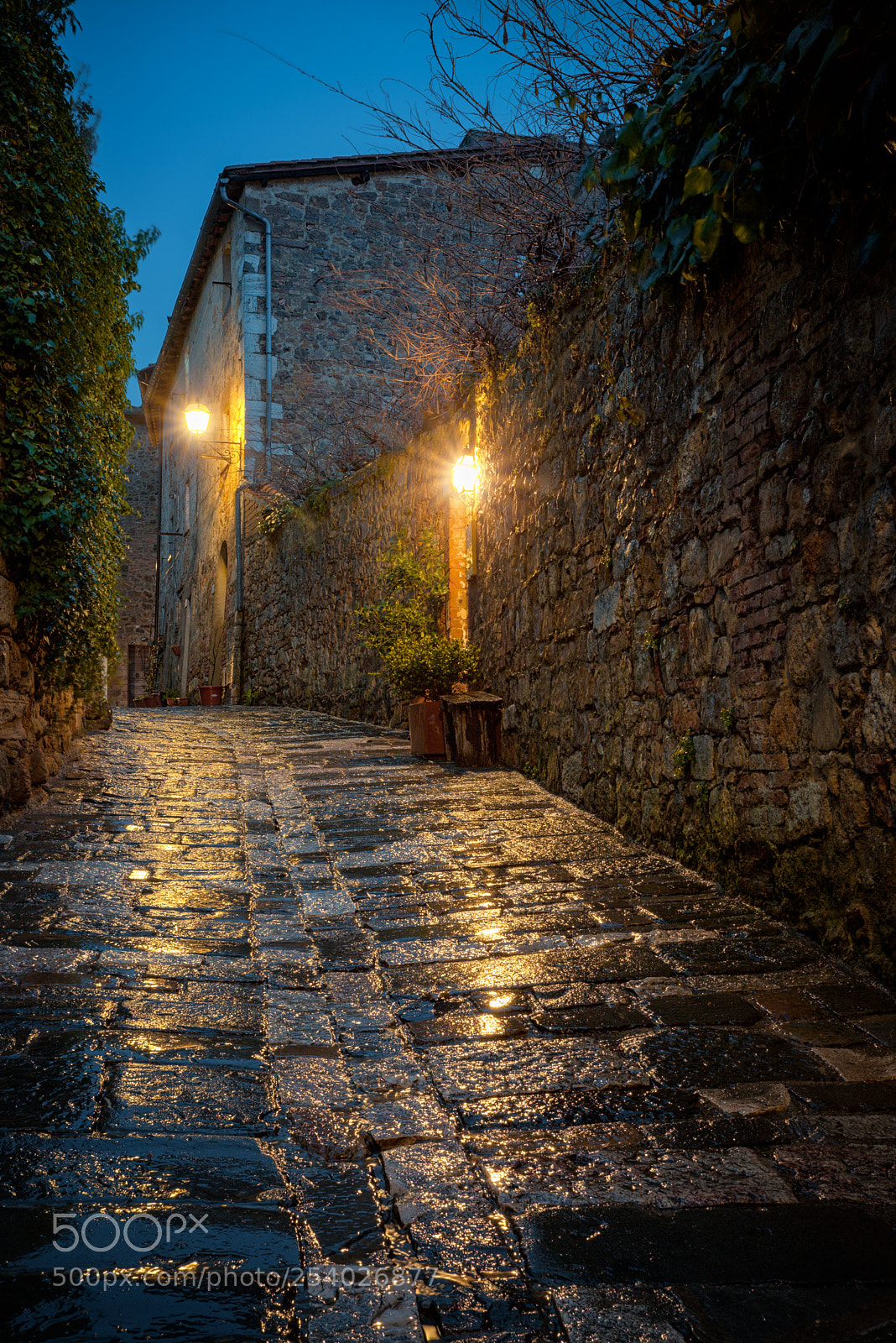 Canon EOS 6D Mark II sample photo. Streets of san quirico photography