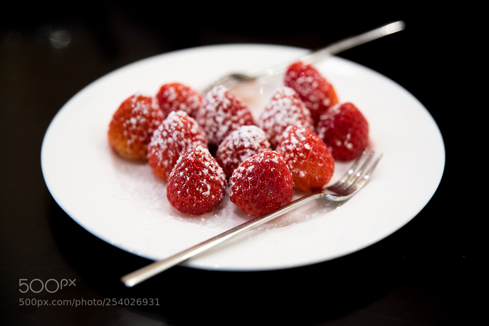 Pentax K-1 sample photo. Strawberry on the plate. photography