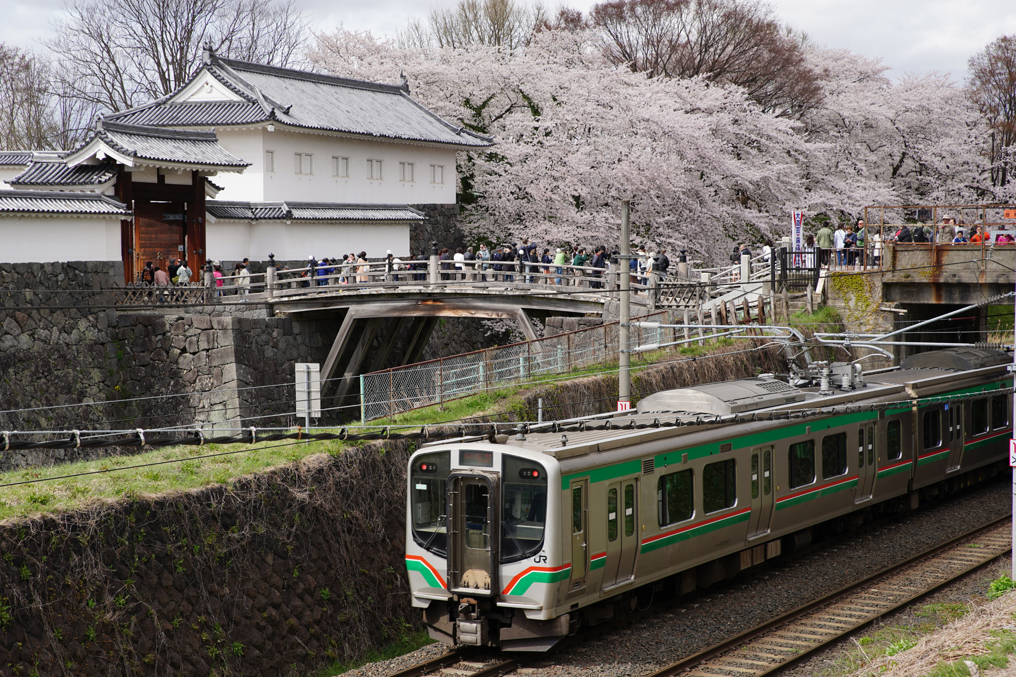 Canon EF 24-70mm F2.8L II USM sample photo. Railway in front of kajo park photography