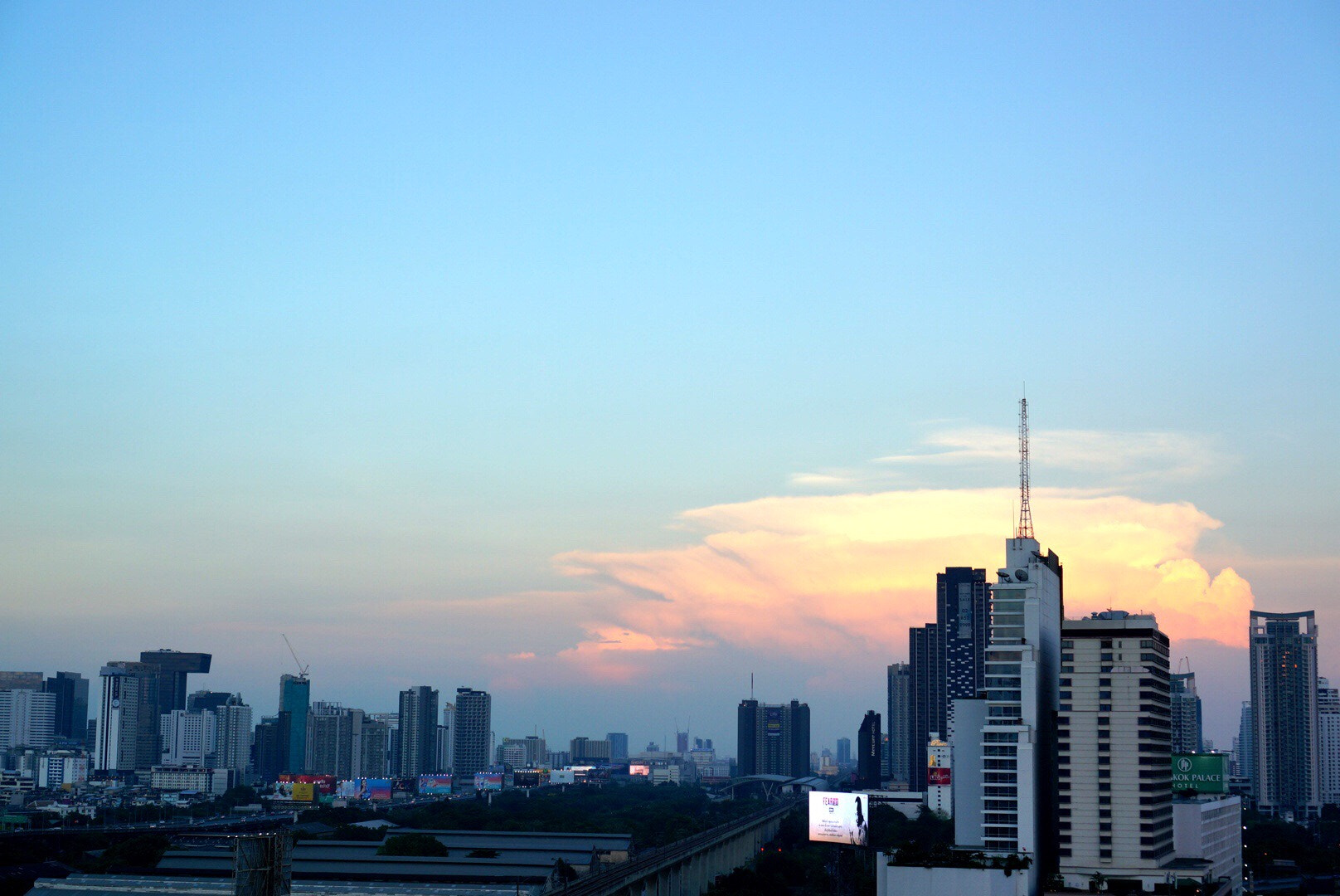 Sony Alpha NEX-5T sample photo. Lenticular cloud in bangkok photography