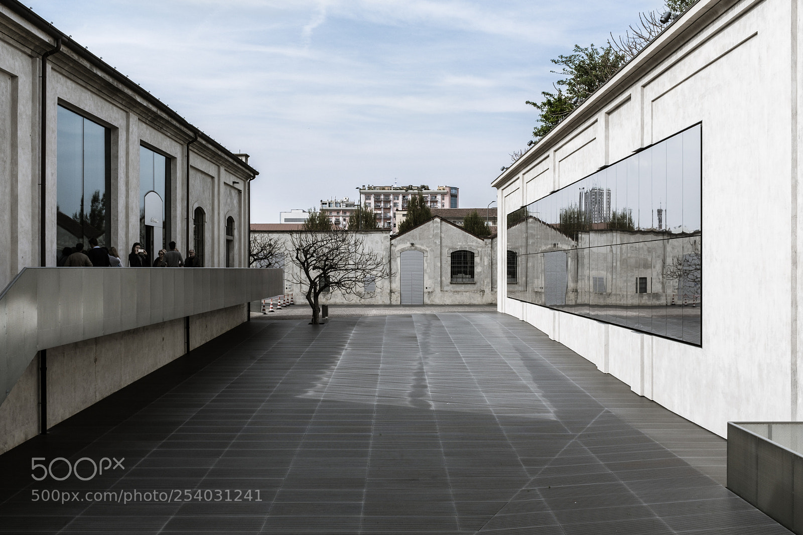 Fujifilm X100F sample photo. Fondazione prada photography