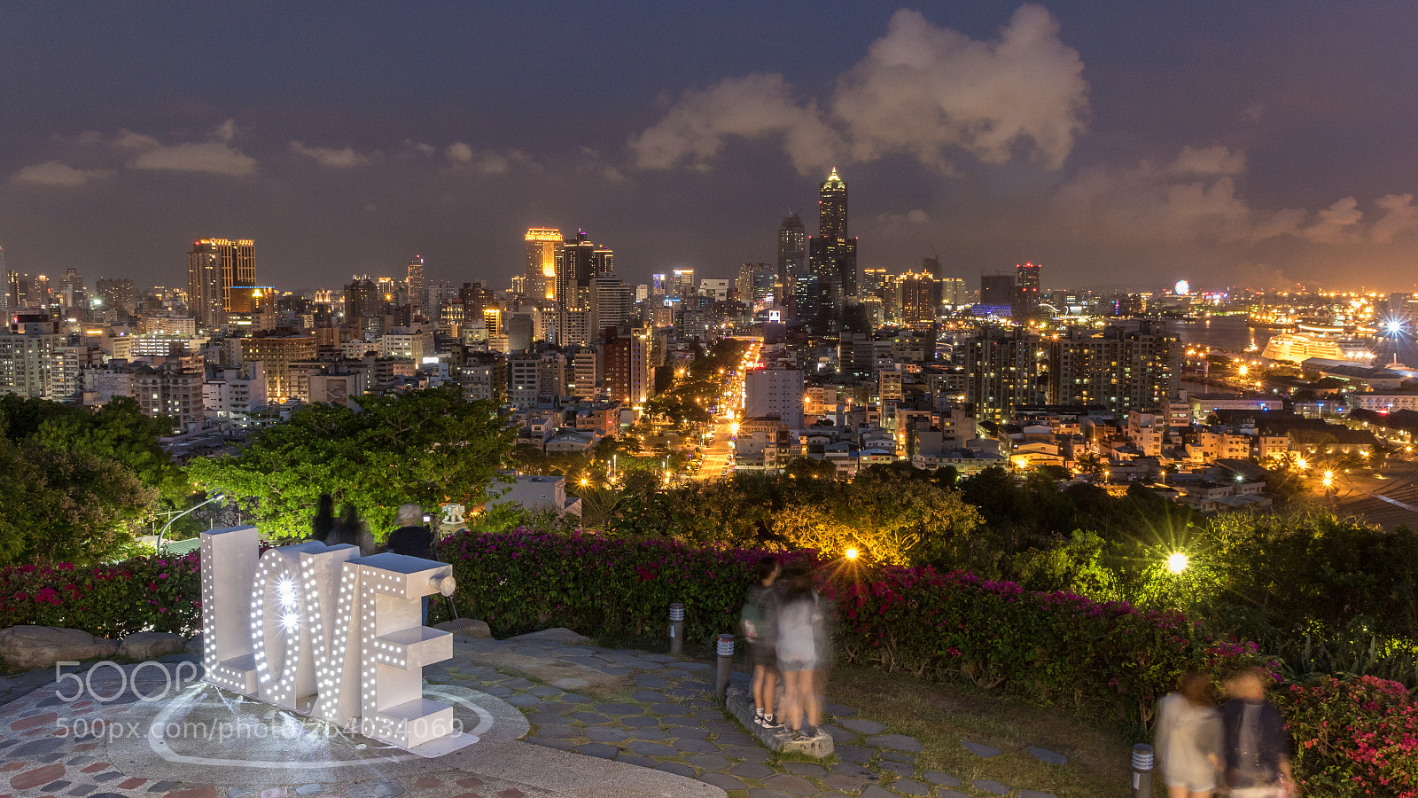 Canon EOS 7D Mark II sample photo. Cityscape in kaoshiung photography
