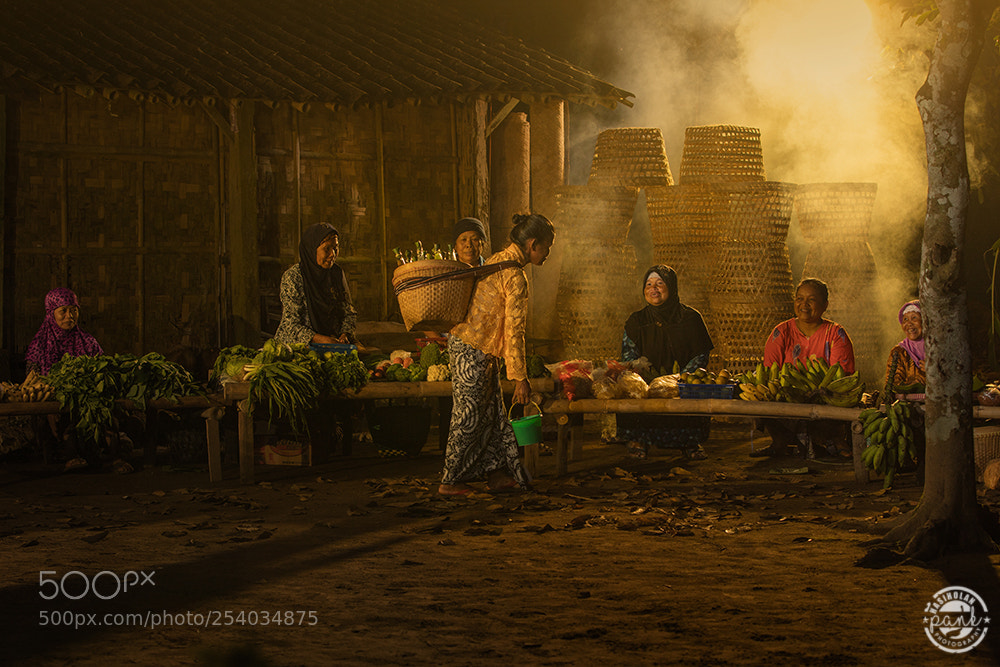 Canon EOS 5DS R sample photo. Javanese traditional market photography