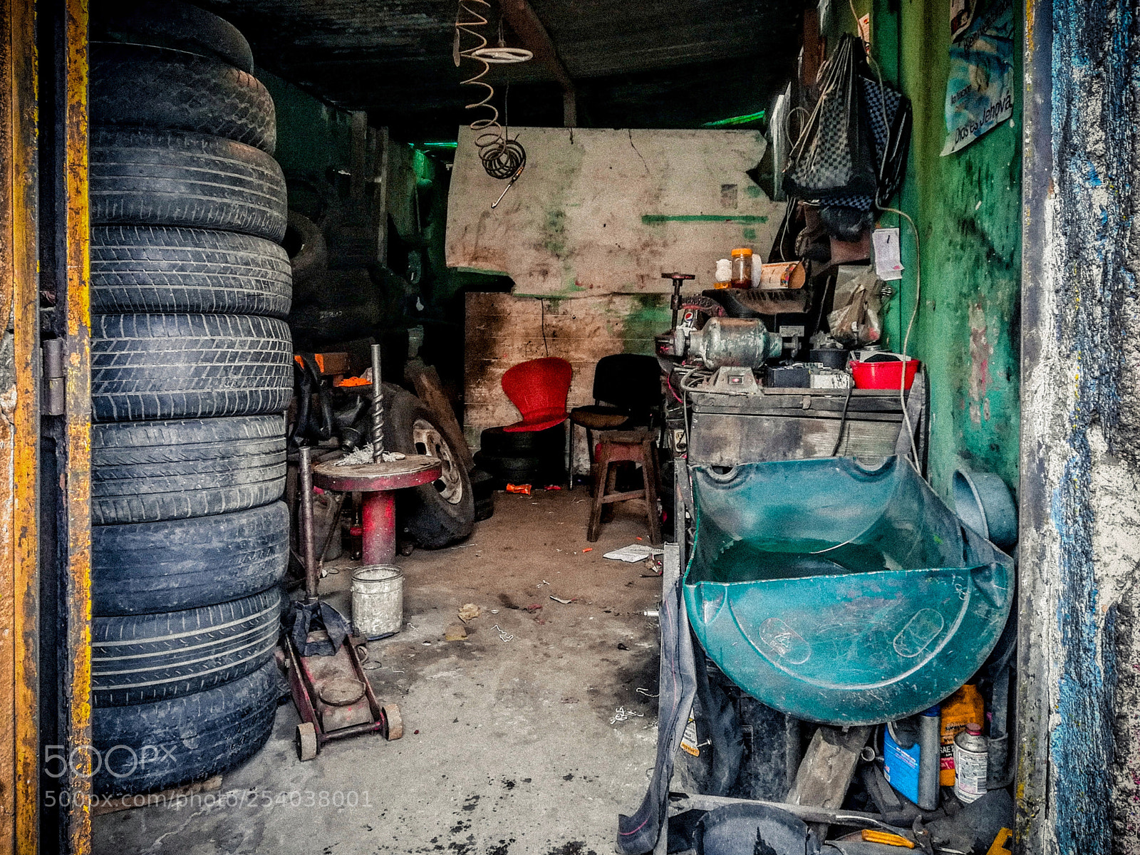 HUAWEI P10 lite sample photo. Flat tire workshop in photography
