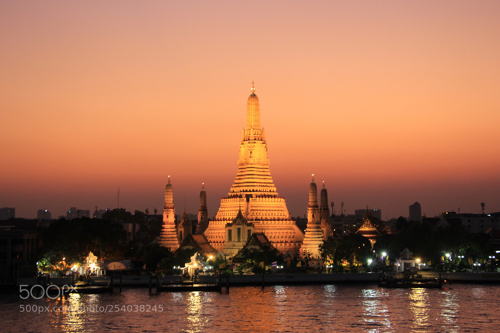 Canon EOS 700D (EOS Rebel T5i / EOS Kiss X7i) sample photo. Sunset over wat arun photography