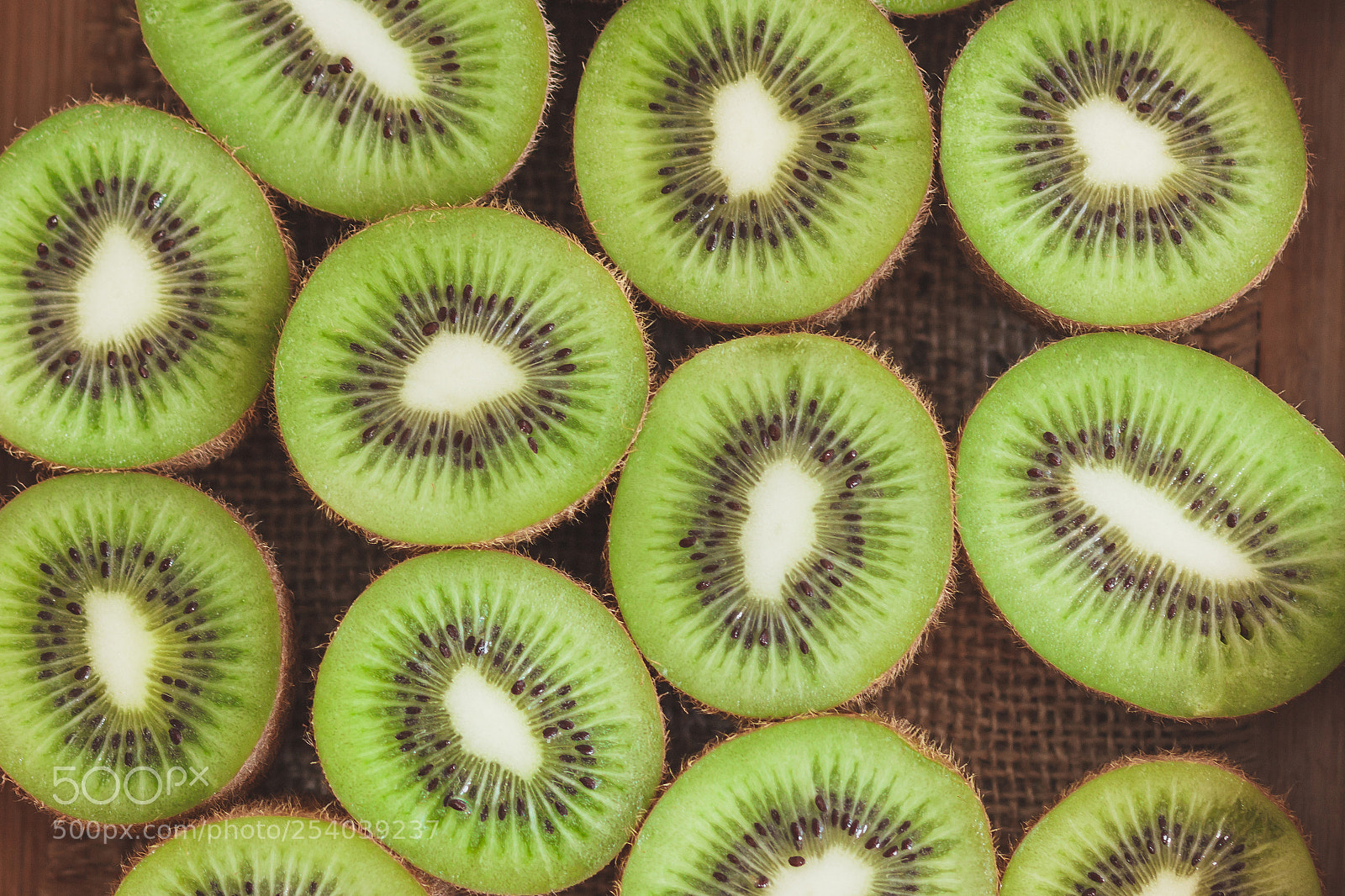 Canon EOS 600D (Rebel EOS T3i / EOS Kiss X5) sample photo. Background from green kiwis photography