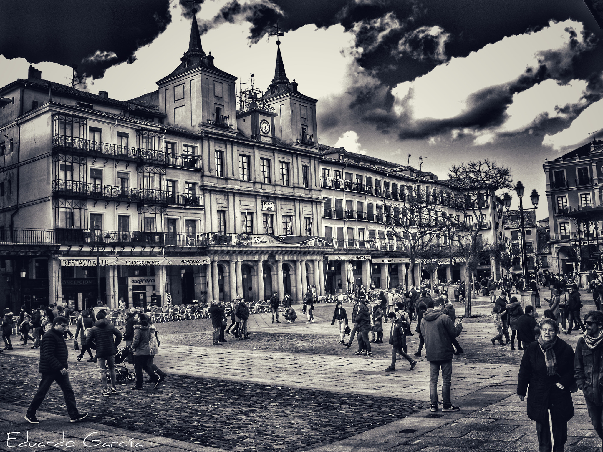 Nikon Coolpix P6000 sample photo. Plaza mayor segovia photography